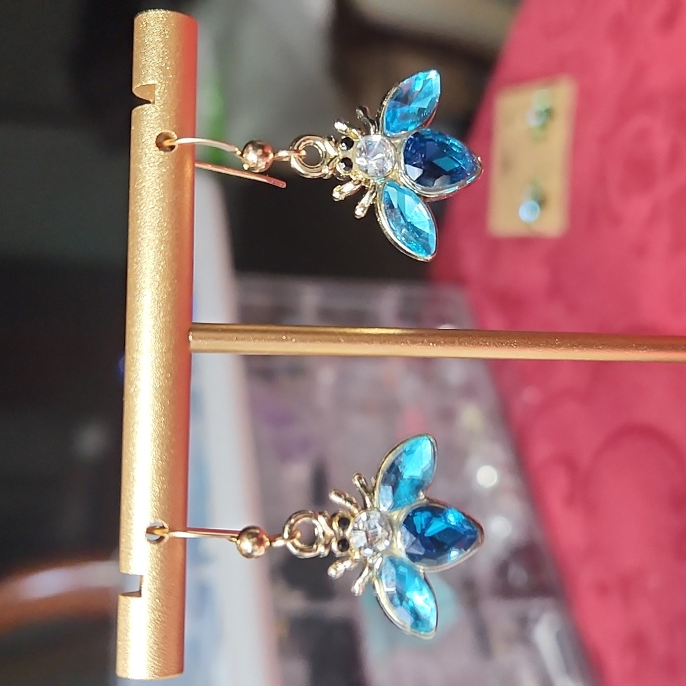 “Queen Bee” Turquoise/White Crystal Bees 14kt Gold Filled Hook Earrings 1" - Picture 4 of 4